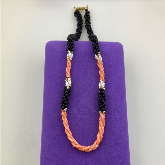 💛 Vintage Coral, Onyx and Rice Pearl Gold Beaded Necklace - Picture 1 of 4